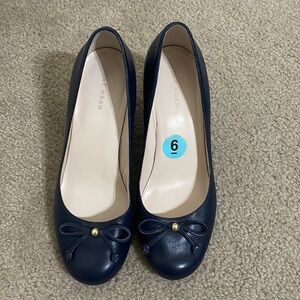 Cole Haan Navy Blue / Brown Wedge Slip On Heels Bow Front Shoes Size 6